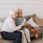 Blutdruckkontrolle Pflegedienst Frankfurt bei Seniorin zu Hause