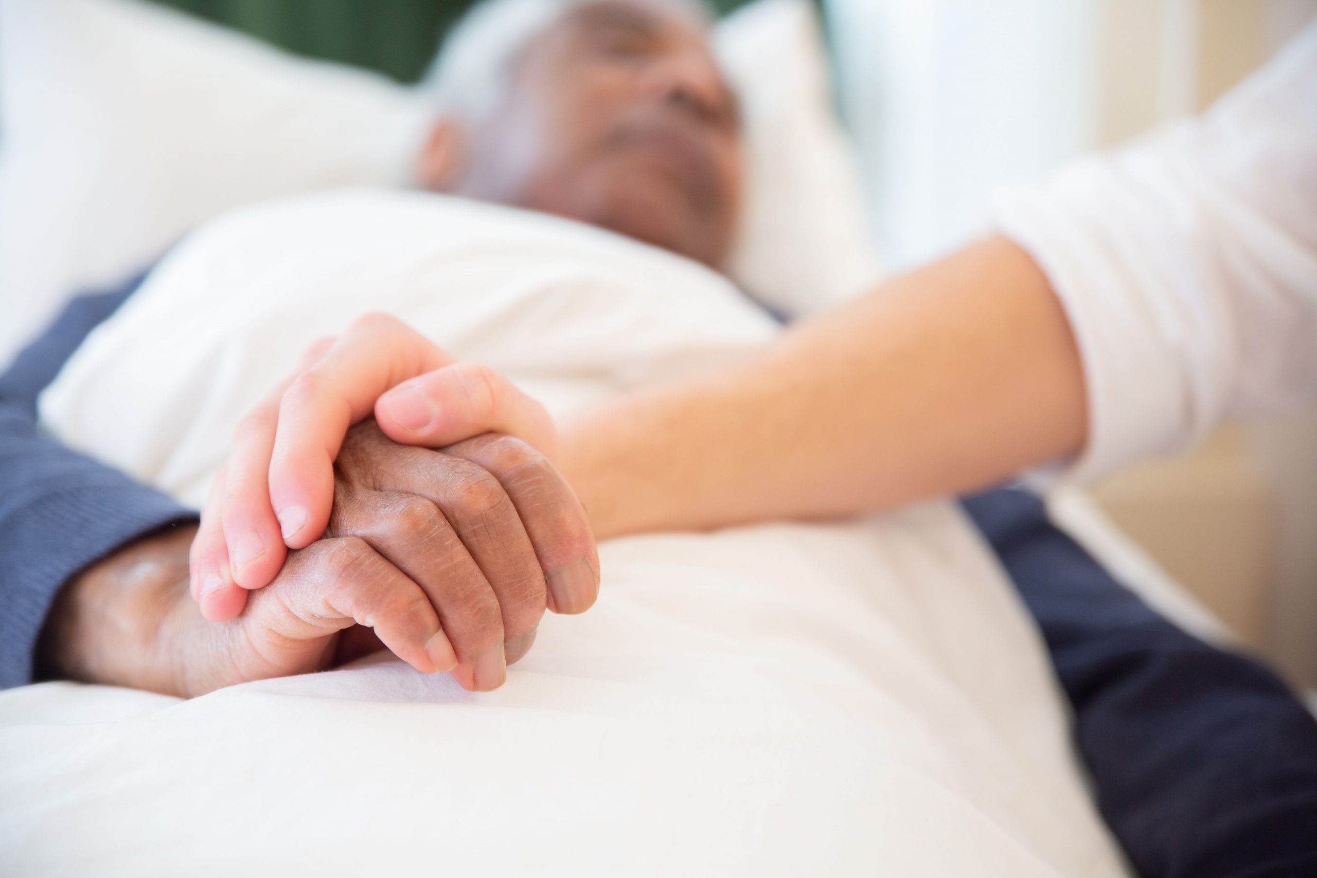 Verschlossene Aktenschränke mit Patientenunterlagen